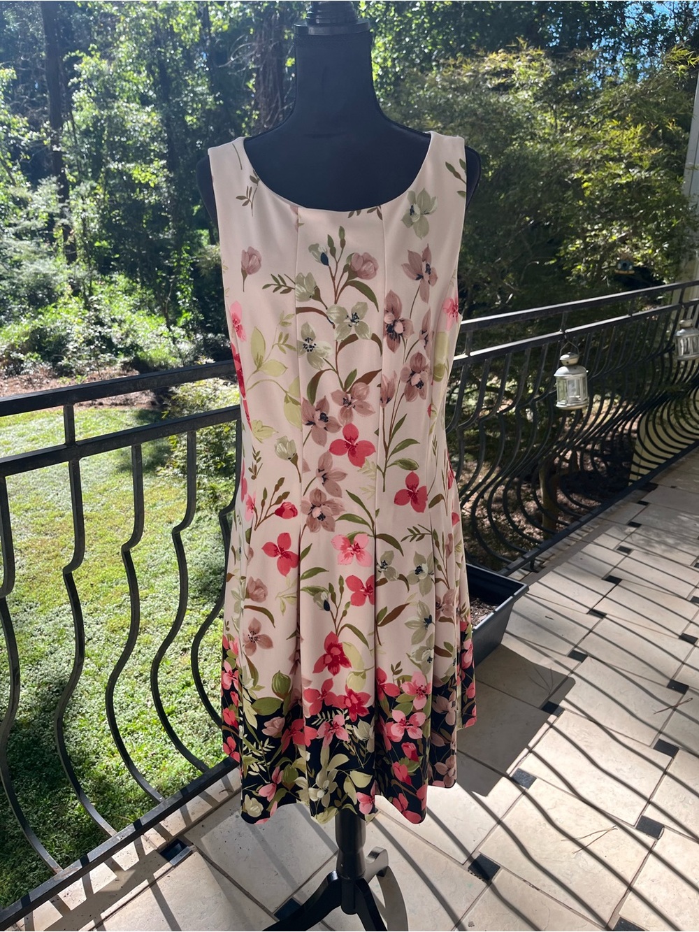 Jessica Howard Cream Floral A-Line Dress with Pink Accents. Size 14.